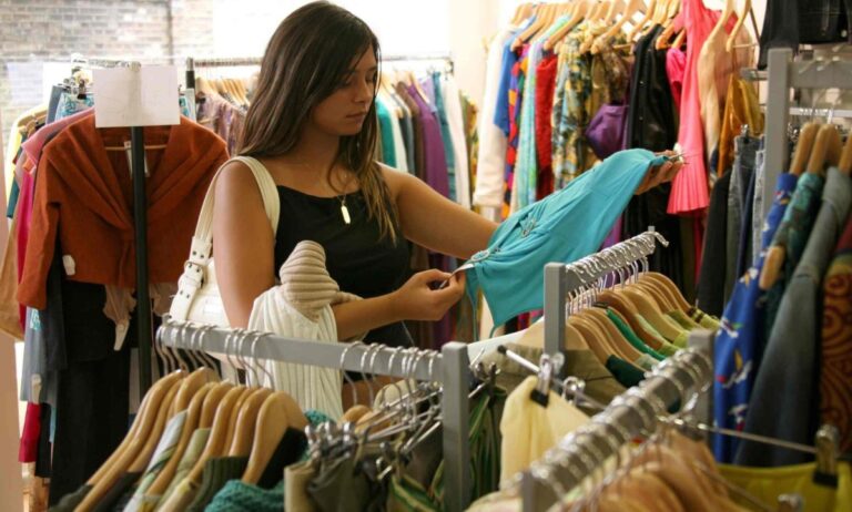 A Guide to Purchasing Luxury Fashion Brands at Discounted Prices A Guide to Purchasing Luxury Fashion Brands at Discounted Prices